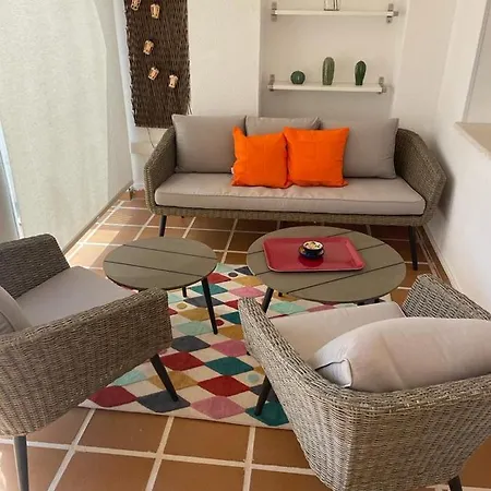 Encantador Piso Con Terraza Y Piscina