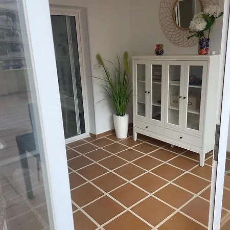 Encantador Piso Con Terraza Y Piscina