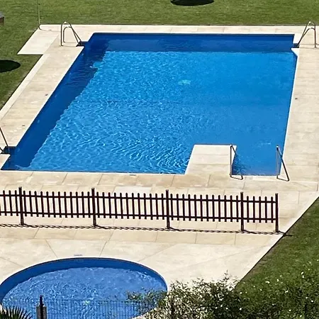 Encantador Piso Con Terraza Y Piscina Benalmadena